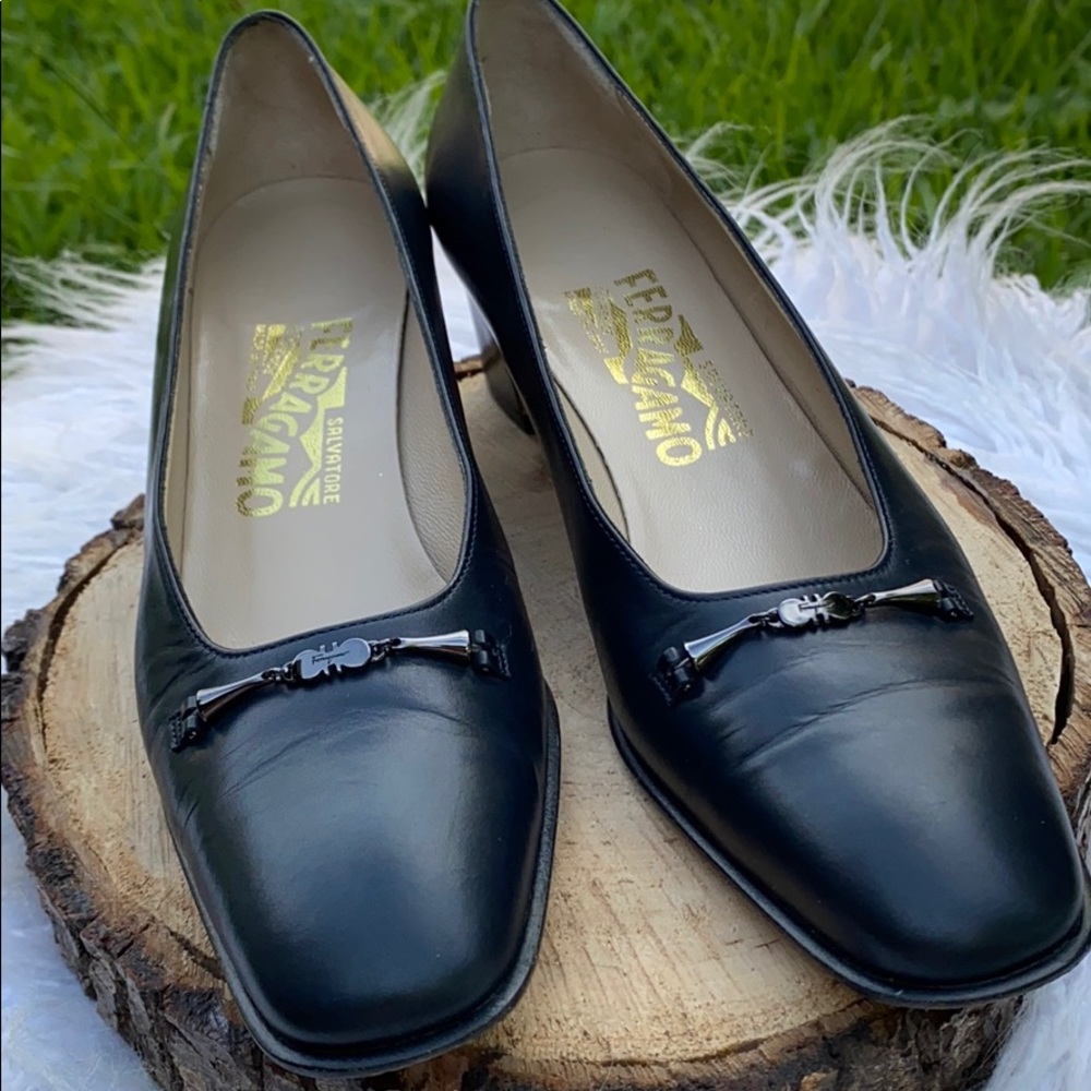 SALVATORE FERRAGAMO HEELS BLACK SIZE: 7 1/2  3A